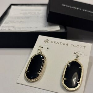 Kendra Scott NWT Never Worn Elle Gold Drop Earrings in Black Opaque Glass
